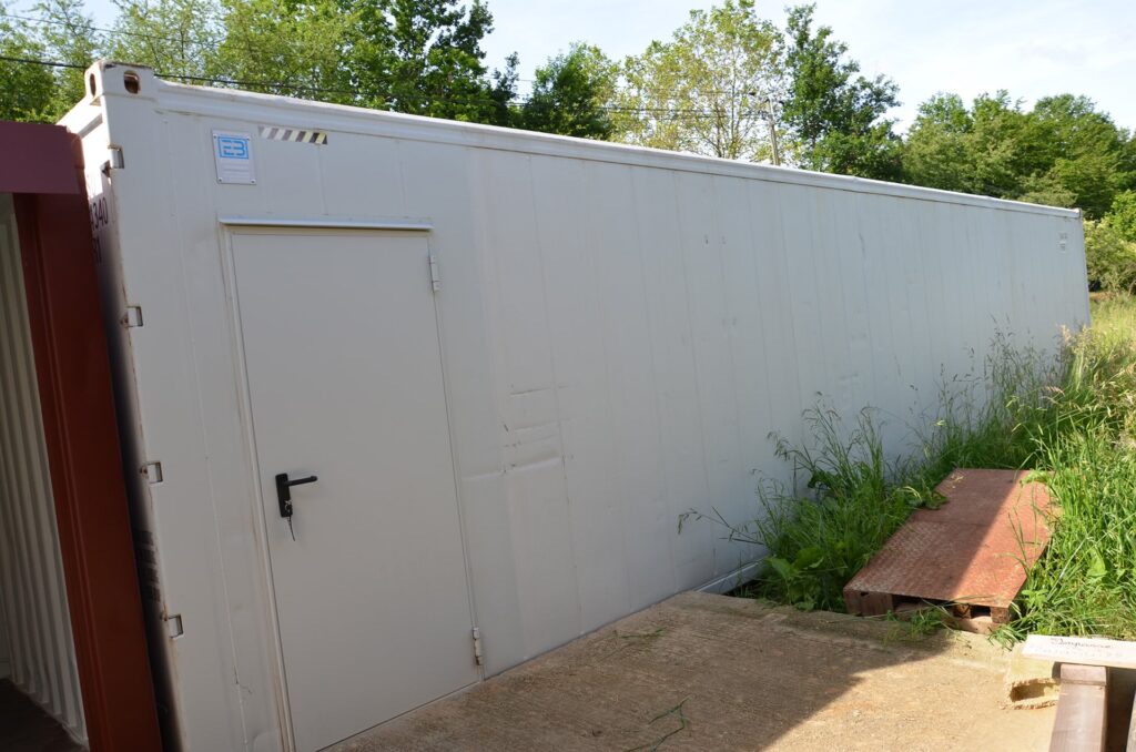 Container à modifier, livraison container grutier LVO levage, conteneur reefer blanc d'occasion, chantier 2024, Les jardins de Lucie