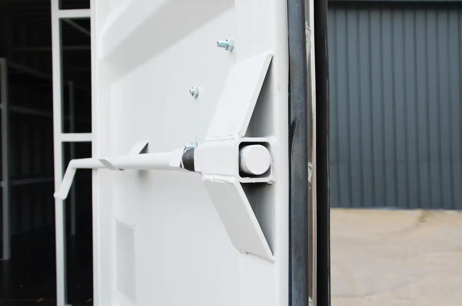 Fermeture de sécurité, verrouiller son conteneur, Système de visse sans fin, eurobox vendeur d'accessoire de container, sécuriser son conteneur système inviolable