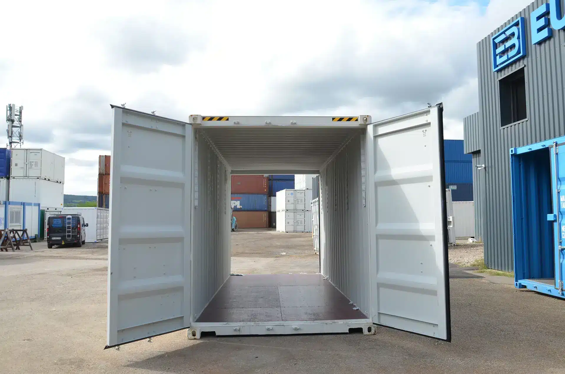 Intérieur conteneur maritime double porte 20 pieds blanc neuf ouvert, Eurobox vendeur de container
